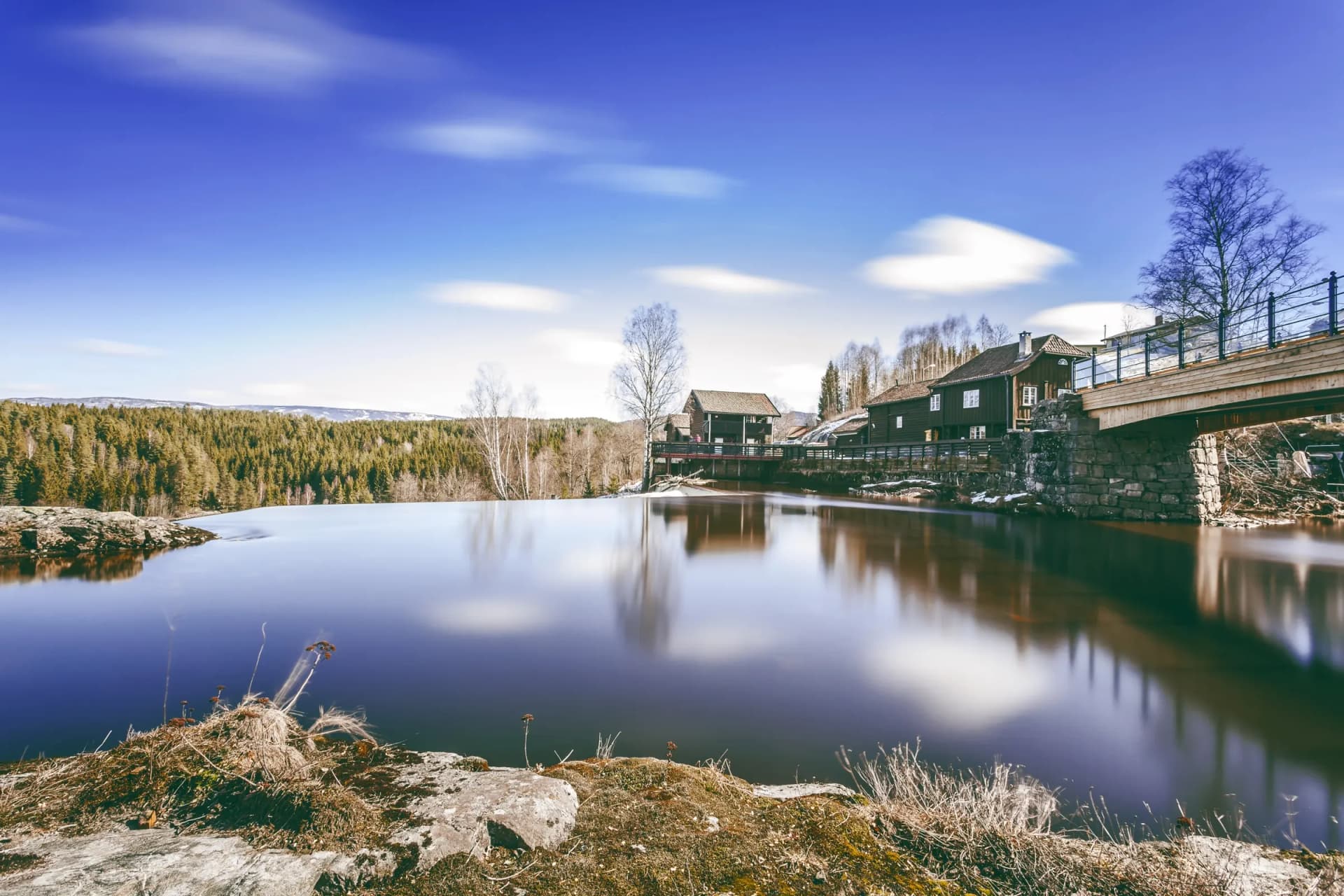 Blaafarveværket i Modum ved Simoa, med trebygningene og broen