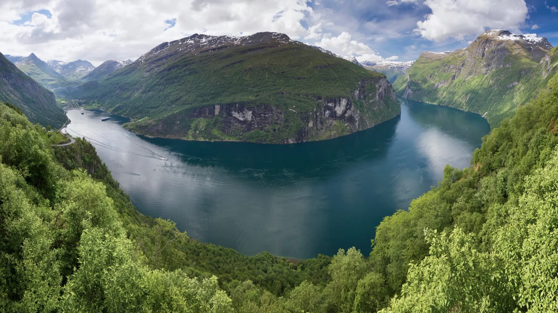 Geirangerfjorden i Møre og Romsdal sett fra Ørnesvingen