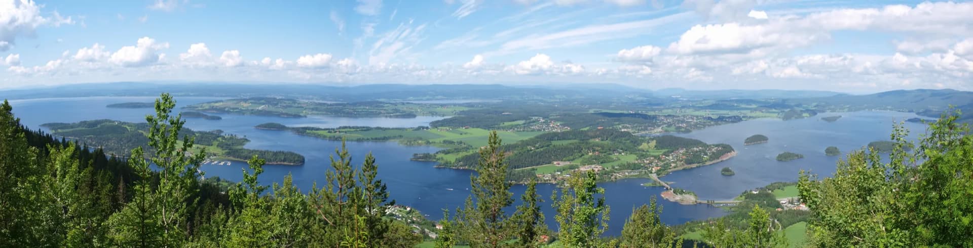 Utsikt fra Kongens utsikt over Steinsfjorden og Tyrifjorden i Hole