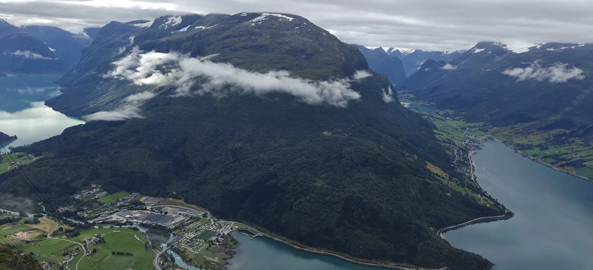 Utsikt fra Hoven over Loen i Stryn med Nordfjord og fjelltopper