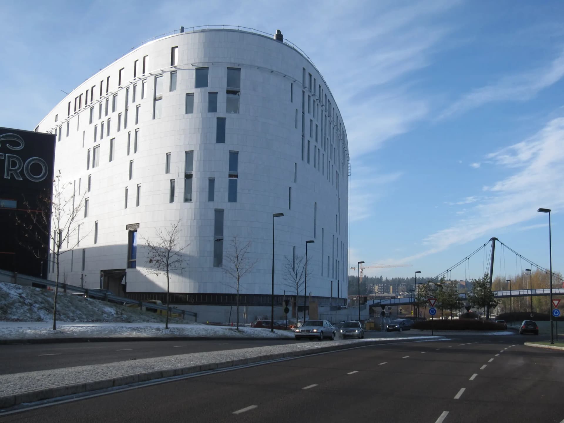 Lørenskog hus — det hvite kulturhuset i Lørenskog sentrum en vinterdag